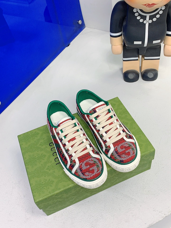 グッチ靴正面デザイン